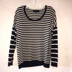 Rag and Bone crew neck lightweight sweater.
